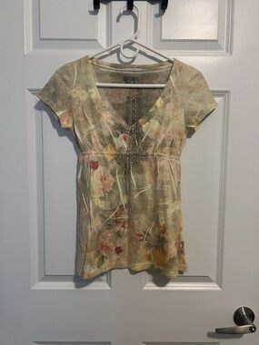 Love Floral V-Neck Short Sleeve Top in Cream and Pastel